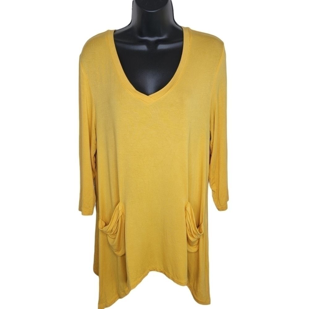 LOGO by Lori Goldstein V-neck Tee with 3/4 Sleeves slouch Pocket Detail medium